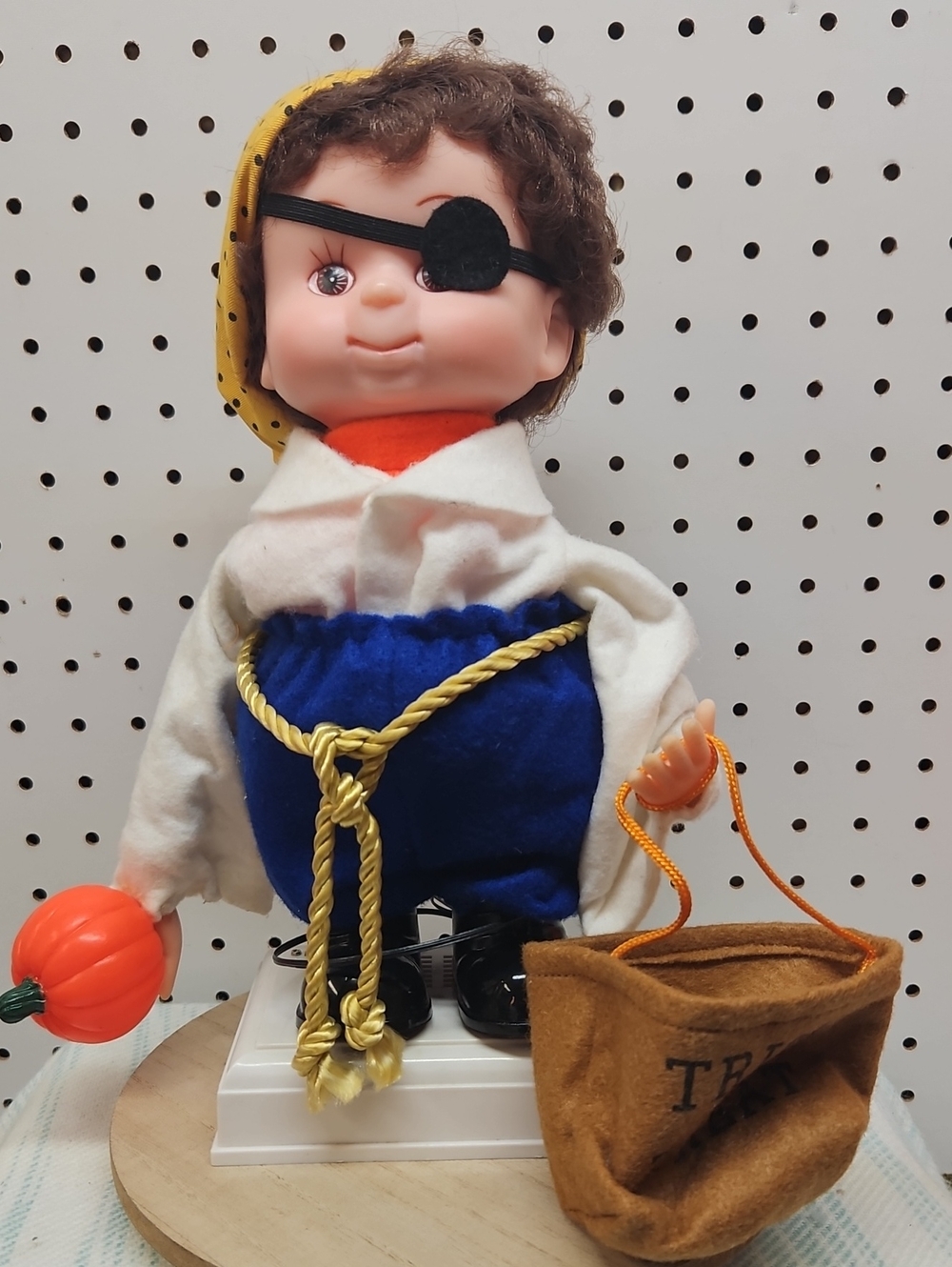 1994 Santas Best Halloween Kids Pirate Motionette Vintage Decoration in Box